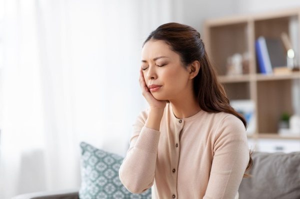 Hé lộ sự thật đem dây chun liên hàm có đau không?