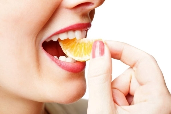 Gắn răng tạm thời giúp bệnh nhân sinh hoạt ăn uống bình thường