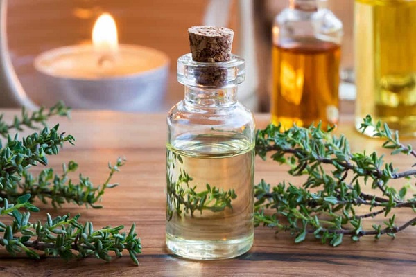  Dùng tinh dầu xạ hương để súc miệng cũng giúp trị sưng nướu
