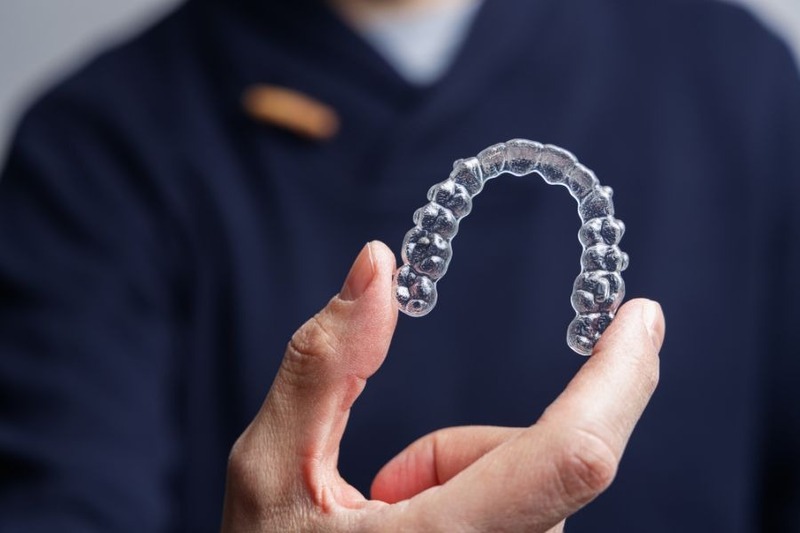 Niềng răng trong suốt sử dụng chất liệu cao, an toàn với sức khỏe