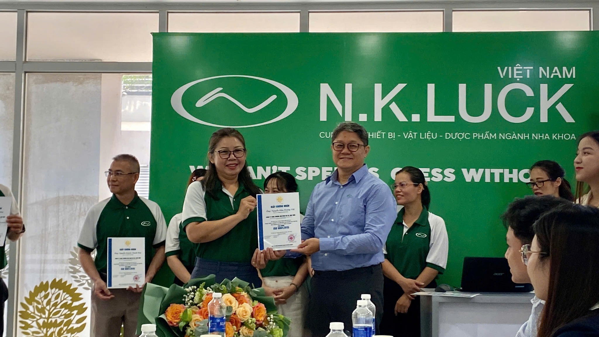 Buổi lễ trao nhận chứng nhận ISO 9001:2015 cho NK Luck Việt Nam Buổi lễ trao nhận chứng nhận ISO 9001:2015 cho NK Luck Việt Nam