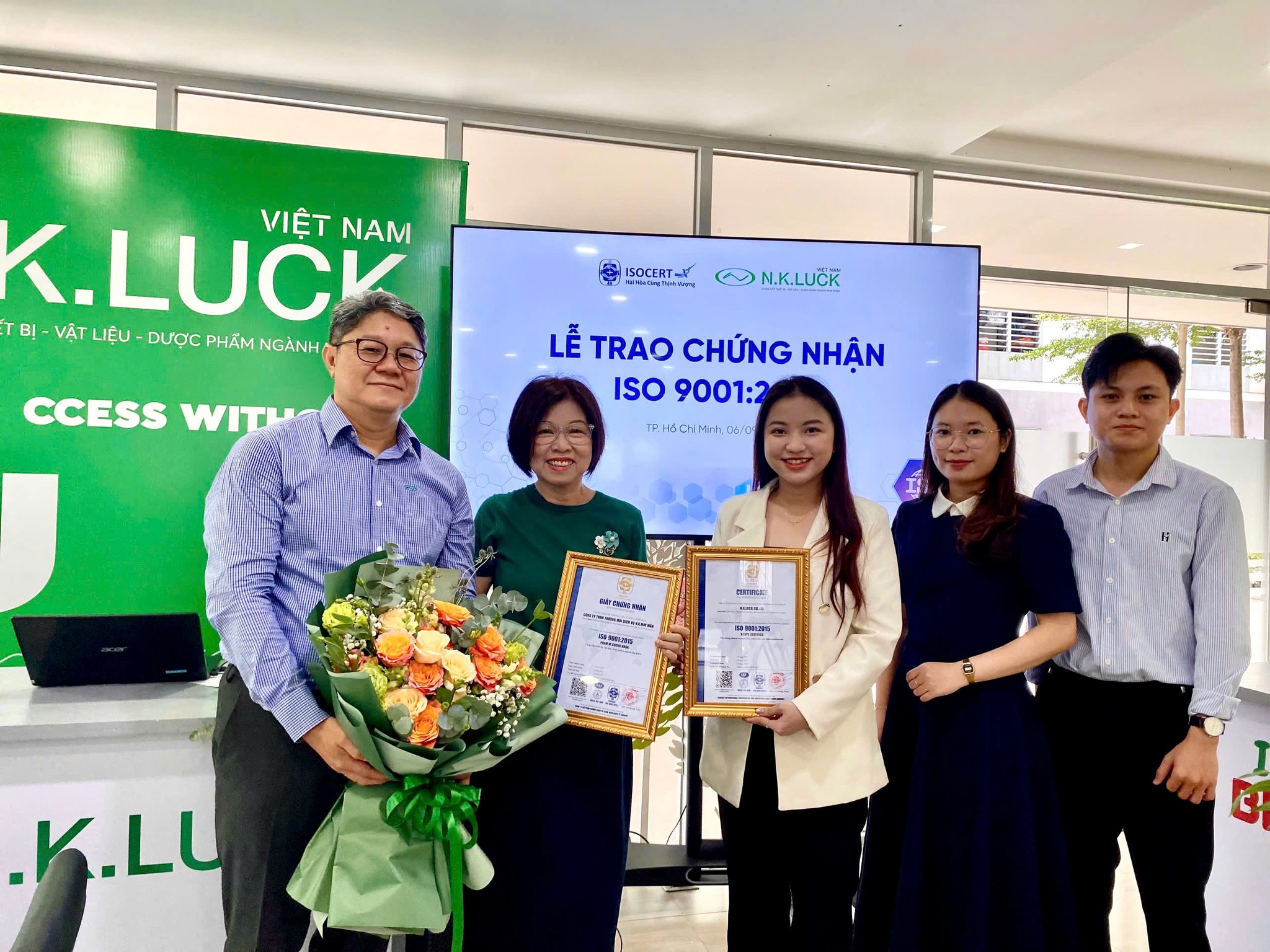 Buổi lễ trao nhận chứng nhận ISO 9001:2015 cho NK Luck Việt Nam Buổi lễ trao nhận chứng nhận ISO 9001:2015 cho NK Luck Việt Nam